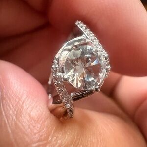 Elegant Silver Ring with Clear Gemstone